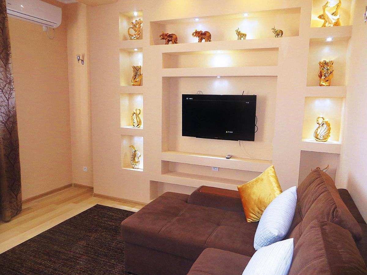 Yellow Apartment In The Center Of Bishkek Exterior foto